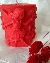 Lumânare parfumată decorativă handmade fată cu fluturi roșie